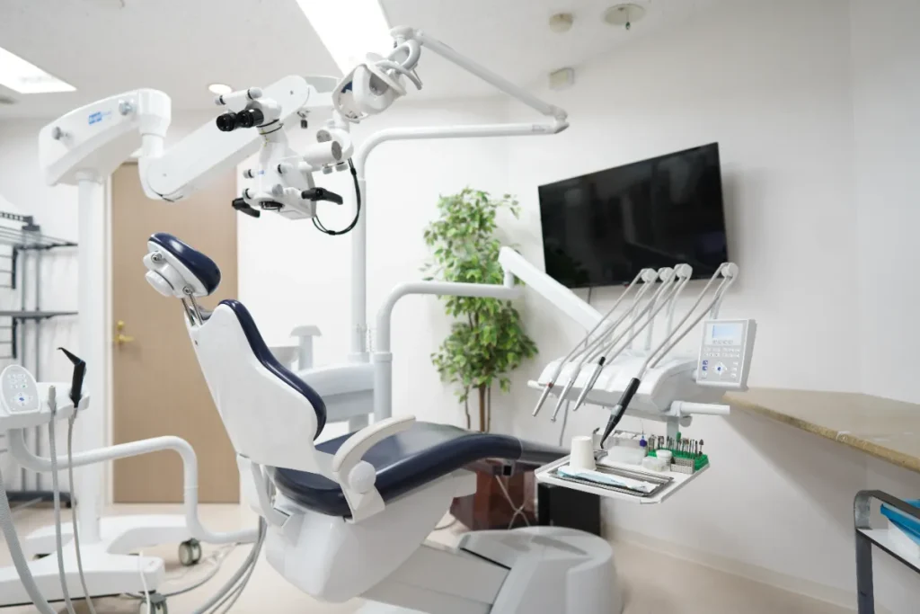 マイクロスコープを完備した診療室