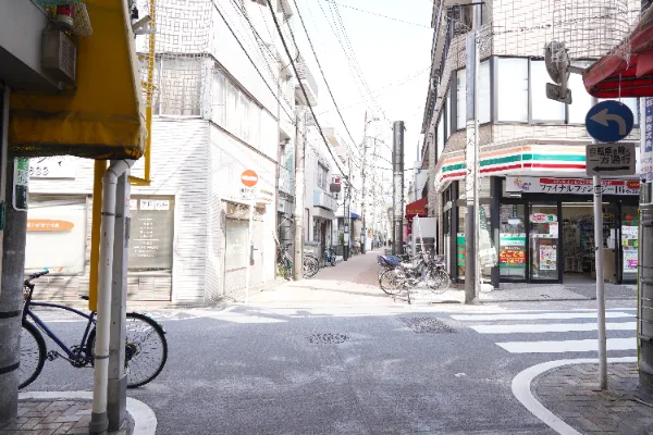 西小山の交差点付近のストリートビュー